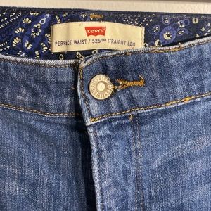 Levi’s Jeans with cute back pockets!